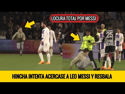 HINCHA INGRESA A LA CANCHA RESBALA Y LEO MESSI LO AYUDA A LEVANTARSE