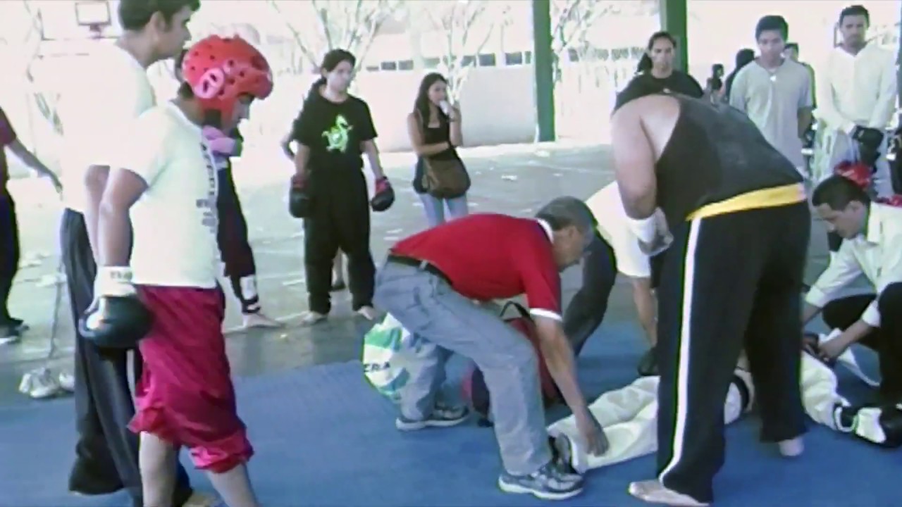 Taekwondo vs Kung Fu (Sanda): K.O. en 6 seg.