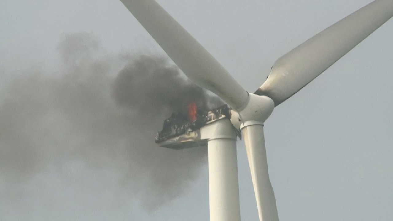 Monteurs lichtgewond bij brand in windmolen