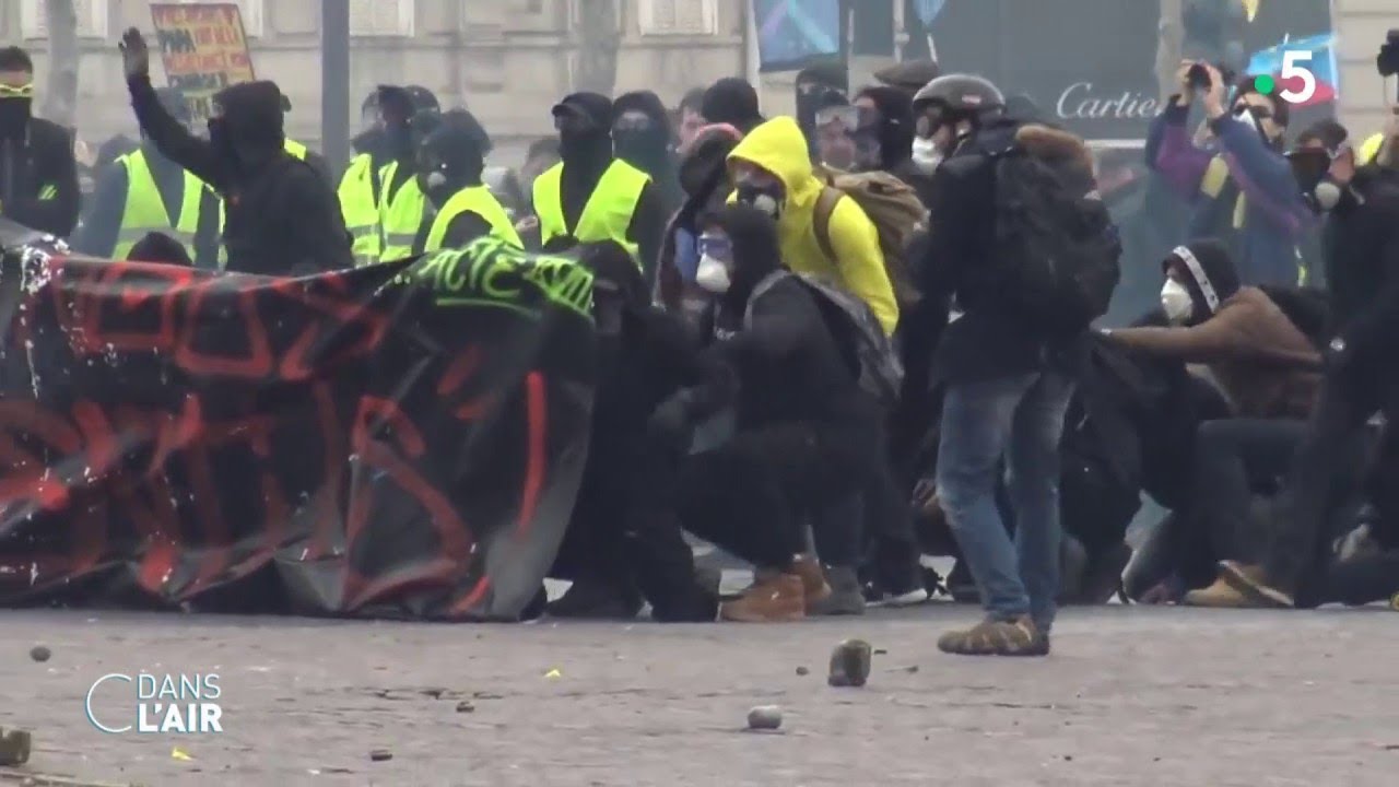 Qui sont les blacks blocs ?- Reportage #cdanslair 28.03.2023