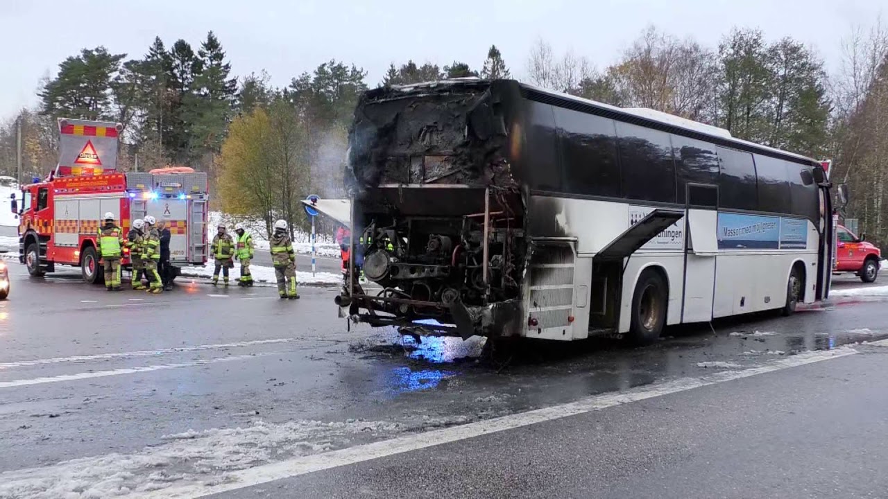 Utbildningsbuss började brinna på gamla E6