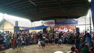 putri kencono ngibing. penonton kesurupan njatil