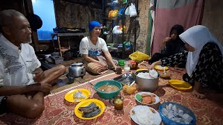 Hangatnya Dapur Emak  Seperti Inilah Mereka Berbuka Puasa Sangat Sederhana