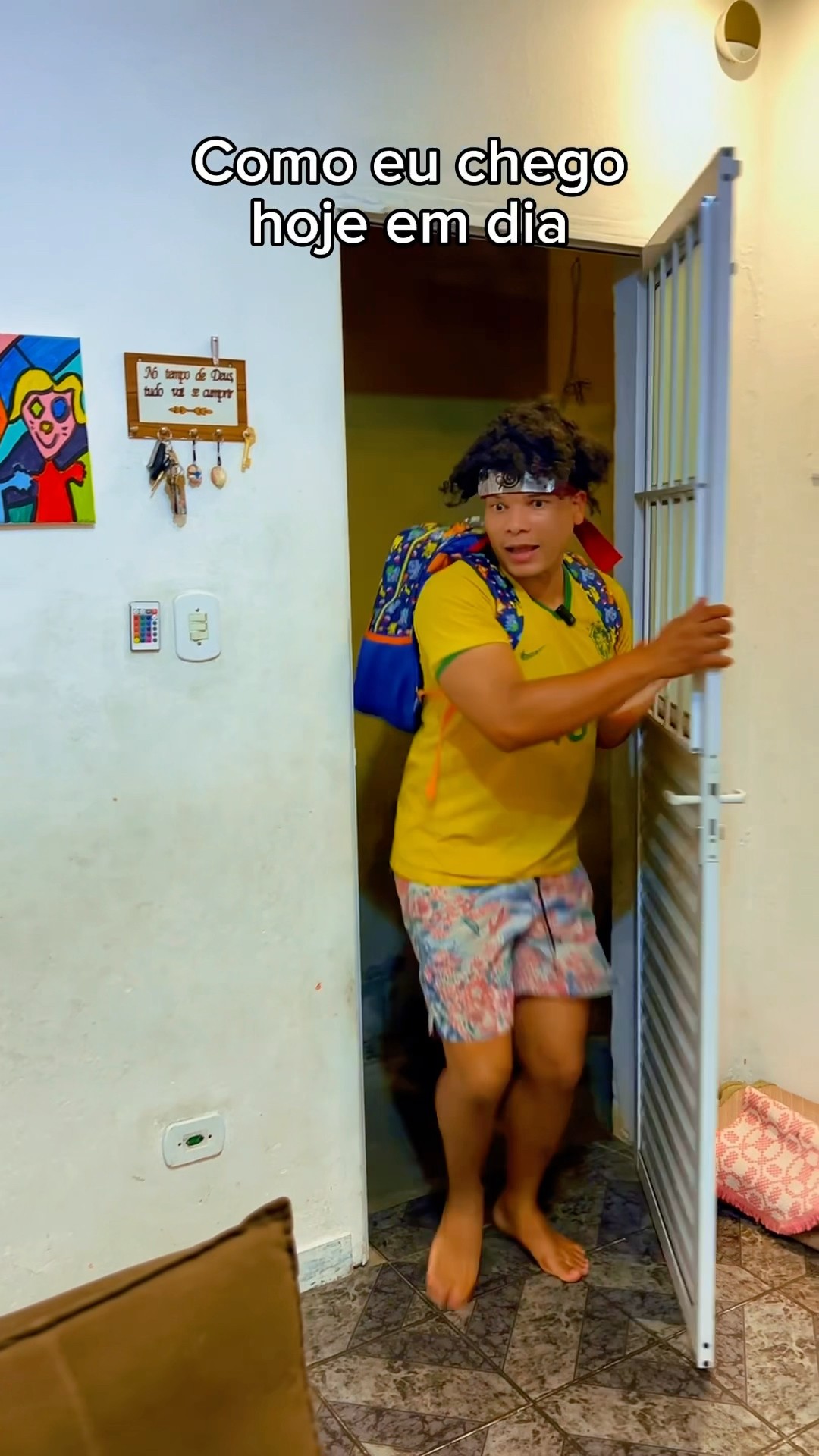 COMO EU CHEGO DA ESCOLA HOJE EM DIA #shorts
