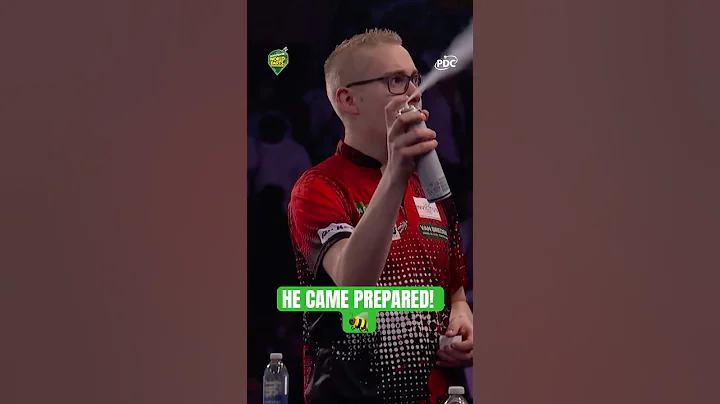 Protection against the Ally Pally wasp! 🐝 | 2025/26 Paddy Power World Darts Championship