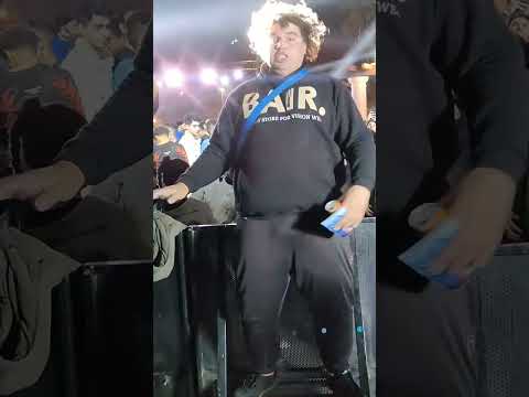 رقص عمر افريكانو في حفله ريد بول دانس