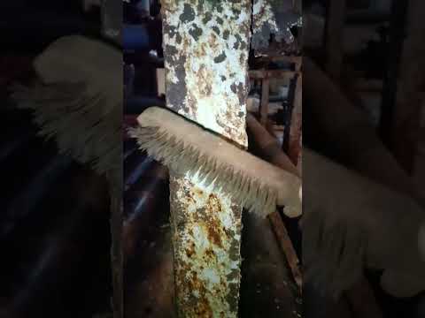 فرچه زدن و زنگ ضدایی آهن ومجدد ضد زنگ زدن آهن ک دیگه طول می کشه اهن زنگ بخوره