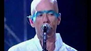 Video thumbnail of "R.E.M. Walk Unafraid Live"