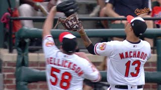 KC@BAL: Hellickson makes a catch in front of Machado
