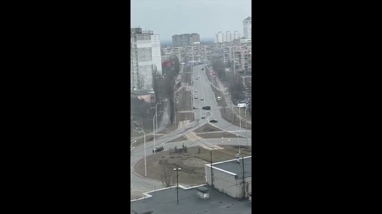 Бтр раздавил машину