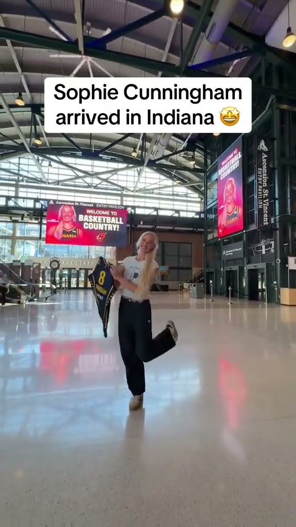 Sophie Cunningham with her Indiana Fever jersey ? (via @IndianaFever/TT)