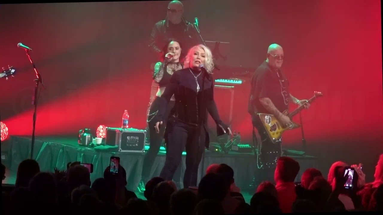 Kim Wilde is Shocked by Swedish reaction to her song "Cambodia" on the Closer Tour