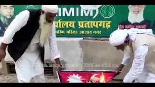 भारतमा जलाईयो नेपाल को राष्ट्रीय झंडा Video Hernus / The national flag of Nepal was burn in India