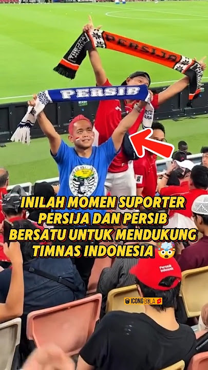 THIS IS THE MOMENT WHEN PERSIJA AND PERSIB SUPPORTERS UNITED TO SUPPORT THE INDONESIAN NATIONAL T...