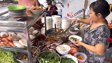 "Cận cảnh" xếp hàng chờ ăn bún mắm tôm mực heo quay da giòn rụm của chị Út 7 ngày 7 món