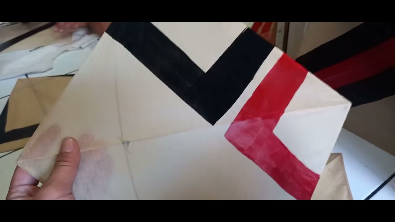 Produksi layangan kecil siap dijual