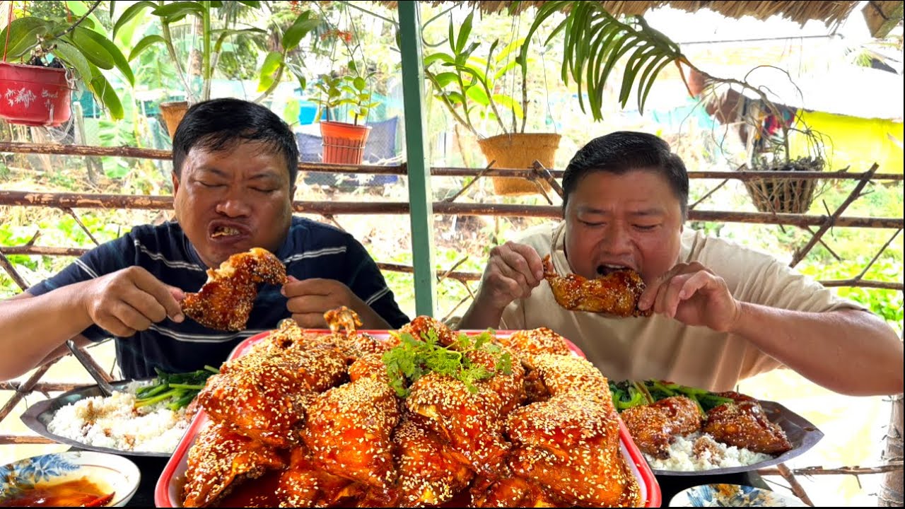 Trận Đấu Chấp 1 Phút Ăn 5 Ký Cơm Đùi Gà Sốt Me | ATN