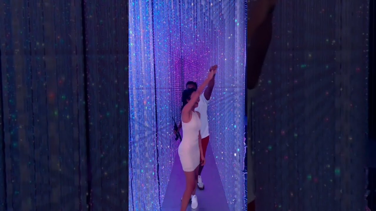 Chanux bro anniversary එකට wife එක්ක singapore ගිහින් 😍