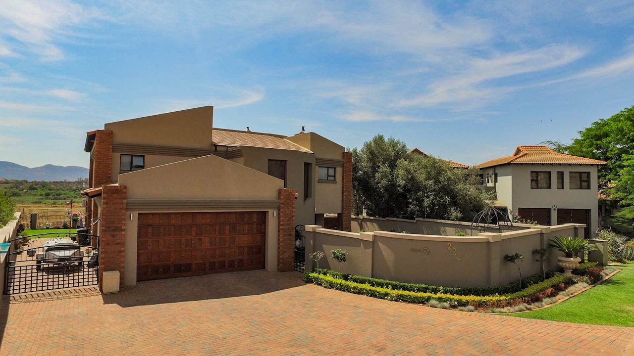 5 Bedroom House for sale in North West Hartbeespoort Dam Xanadu