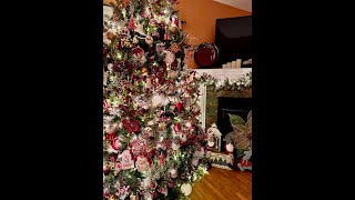 A Bit Of Household Keeping / More Christmas Decor  / 12 Days Of Christmas Socks / Vlogmas Day 14