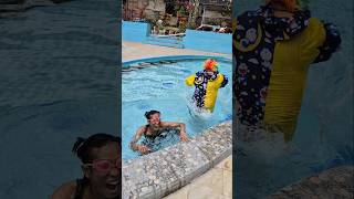 Download Lagu Badut kecebur di kolam renang #trendingshorts MP3