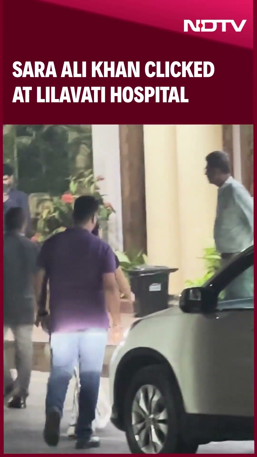 Saif Ali Khan Attacked | Saif Ali Khan's Daughter Sara Ali Khan Clicked At Lilavati Hospital