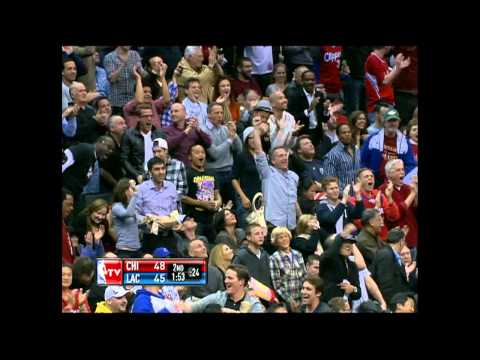 Blake Griffin soars for this two handed alley oop that brings the Staples Center crowd to its feet.