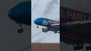 🌍✨ Destination Dubai✈️Emirates A380 Skimming the Rooftops | A6-EEW #abovetheclouds #wingsandrunways