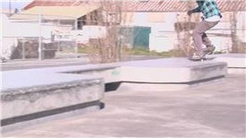 Skateboarding Tricks : Nollie Nose Manual