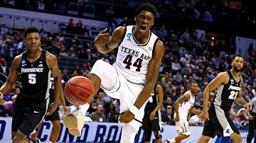 Tyler Davis and Robert Williams dominate down low in Aggies' win over Providence