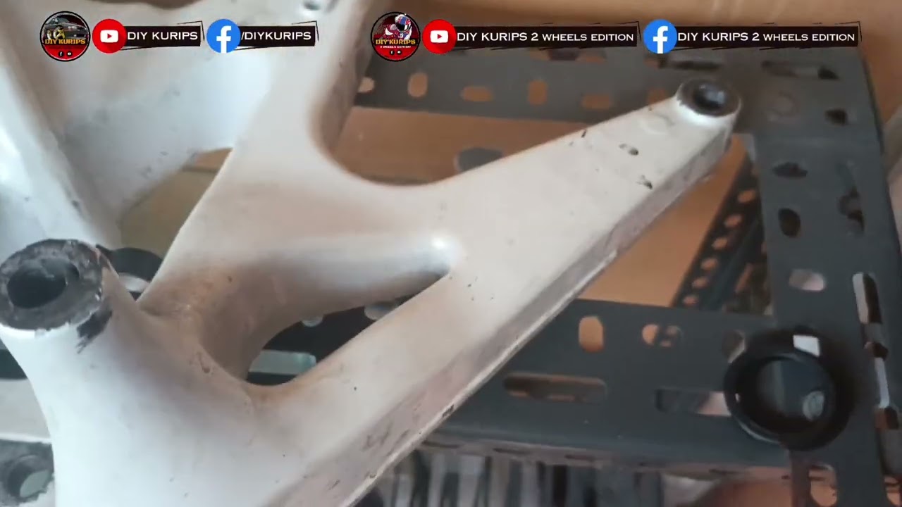 Moto Vlog 188 - Pztech swing arm installation