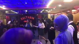 Kına Gecesinde Halay Böyle Çekilir