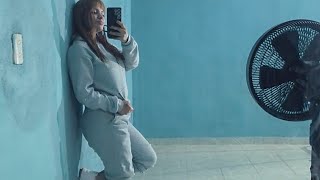 Metiendome una sobredosis - La muchacha albanil