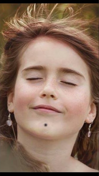 What is the meaning of mole on chin for women?