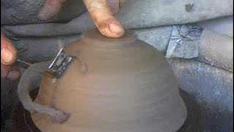 SIMON LEACH - turning a narrow footed bowl !