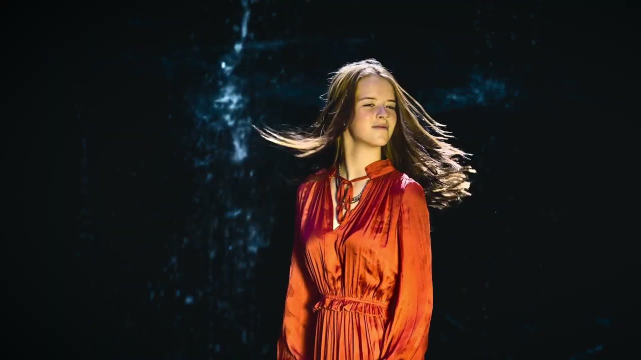 Nell Smith - Billions of People [Official Video]