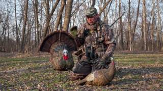 Turkey Decoy Strategies: When to use a Full Strut Tom Decoy