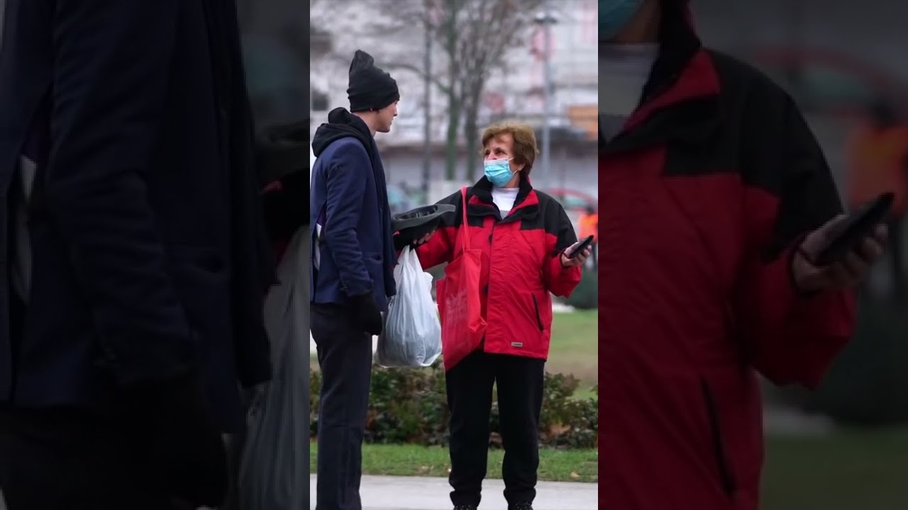 Molio sam prolaznike kunu, ova baka ima ogromno srce - JoomBoos Social Experiment #Shorts