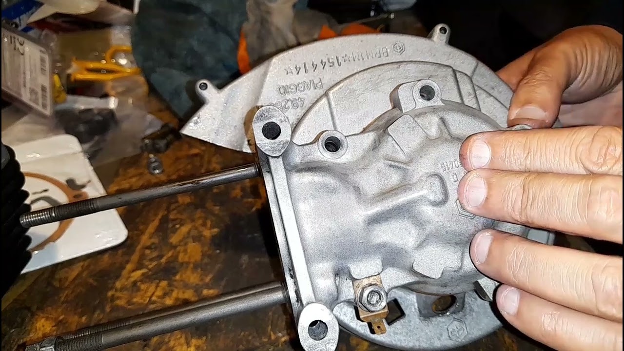 Inserimento paraolio e serraggio dadi carter. piaggio ciao, si, Bravo e gilera cba.