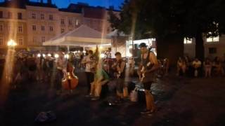 Уличные музыканты на площади Рынок, Львов