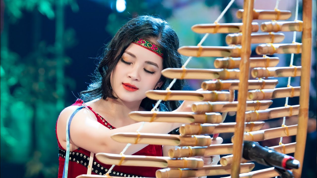 Tác Phẩm Lời ru mặt trời và lửa, tác giá Bá Quế | đàn t’rưng Thu Huyền Nhà Hát Quân Đội