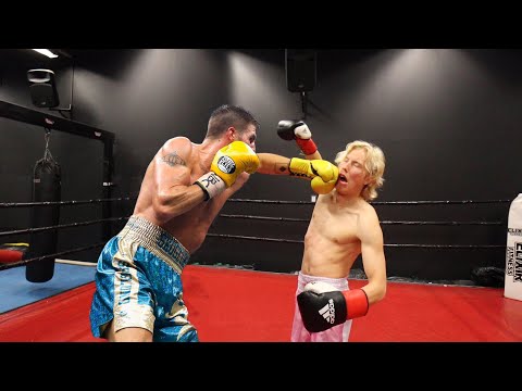 Video: Hur man blir en professionell boxare (med bilder)