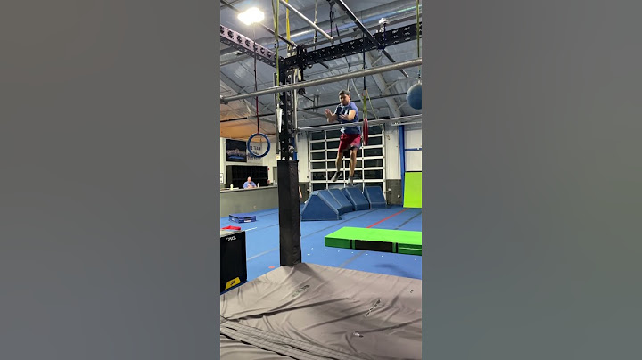 he got hit in the 🥜 by the rope 😅 #fitness #ninjawarrior #ninja #funny #fyp #gym