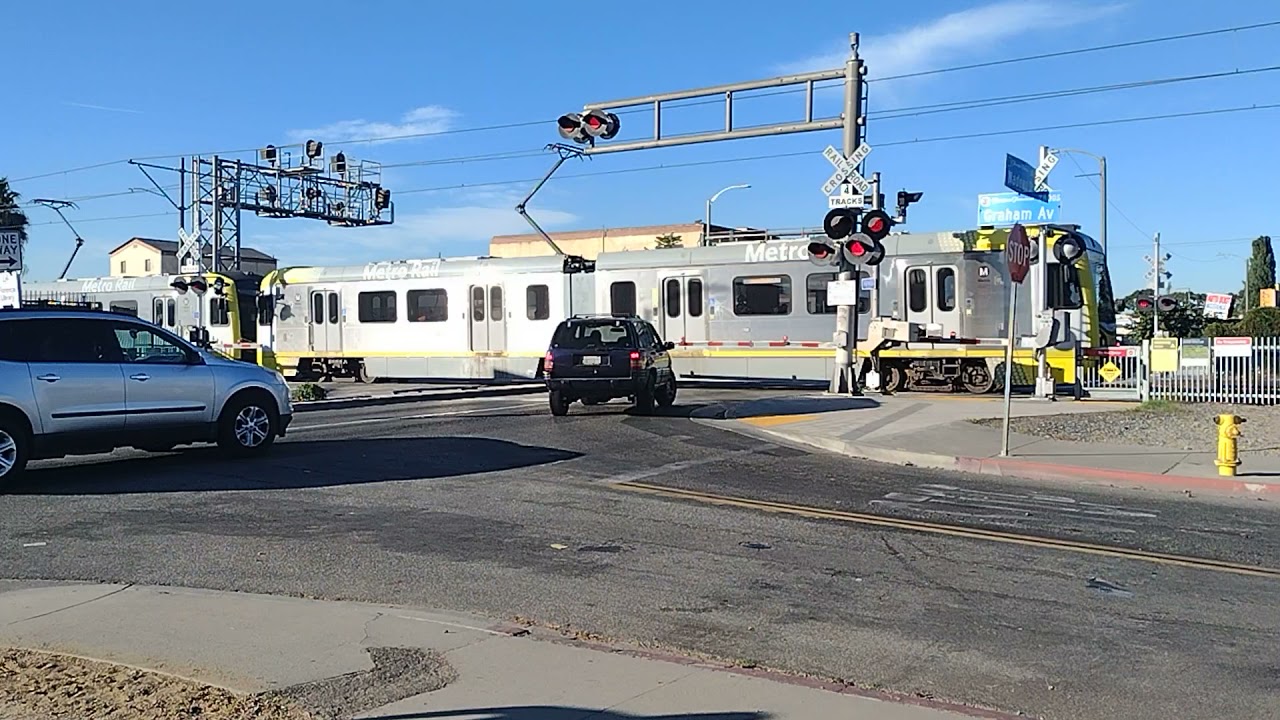 A Metro Blue Line Train PASSING BY AT NADEAU ST!!!!!