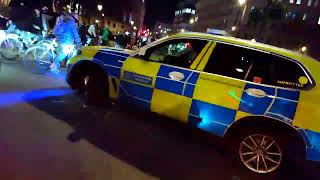 Cyclists block traffic in London
If you would like to support my work....
https://www.patreon.com/benolifts
https://www.gofundme.com/beno-lifts
My best videos...
https://www.youtube.com/playlist?list=PLrcpmBjkjNUES7fMif2NhHOnkgTlrxPwS
URBEX videos...
https://www.youtube.com/playlist?list=PLrcpmBjkjNUFH18Tng4GO5DcsKixQOKXN
Fun lift videos...
https://www.youtube.com/playlist?list=PLrcpmBjkjNUFAGq7ydBNtRSjKWeY0pz27
Technical lift videos...
https://www.youtube.com/playlist?list=PLrcpmBjkjNUGEQcY1n2Copz17-fjYcj8A
Adventures around the world...
https://www.youtube.com/playlist?list=PLrcpmBjkjNUEUgi5IxOBsYq4H_Pwe9vG3
Building sites and cranes...
https://www.youtube.com/playlist?list=PLrcpmBjkjNUFPsH94xHBdvBq88edw4zXv Cyclists block traffic in London