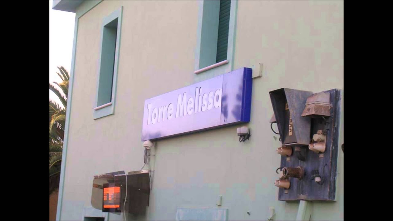 Annunci alla Stazione di Torre Melissa