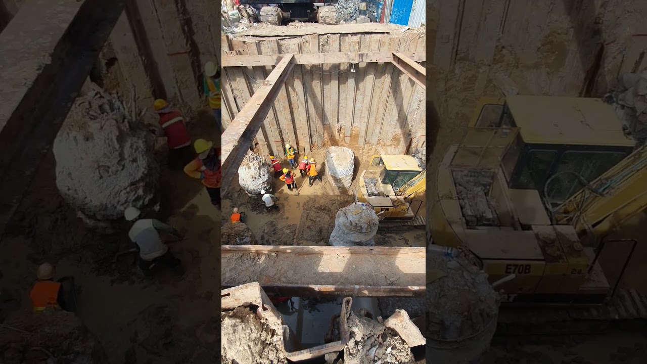 Use small Excavator help underground work 