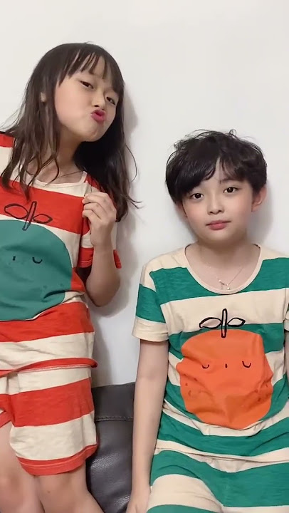 Anak Sedang Ciuman Lucu HAHA