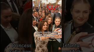 The Spanish Princesses Bow Beautifully Ía