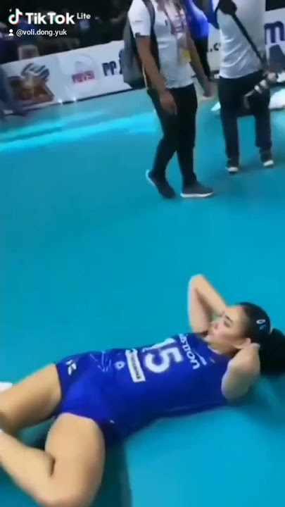 YOLLA YULIANA 🔥 pemanasan dulu biar gak tegang #viral #trending #volleyball #shorts